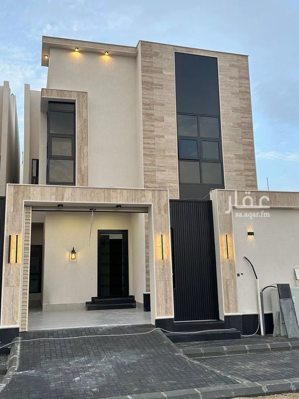 فيلا للبيع في شارع الربيع, حي الشروق, مدينة الدمام, المنطقة الشرقية 1 صورة