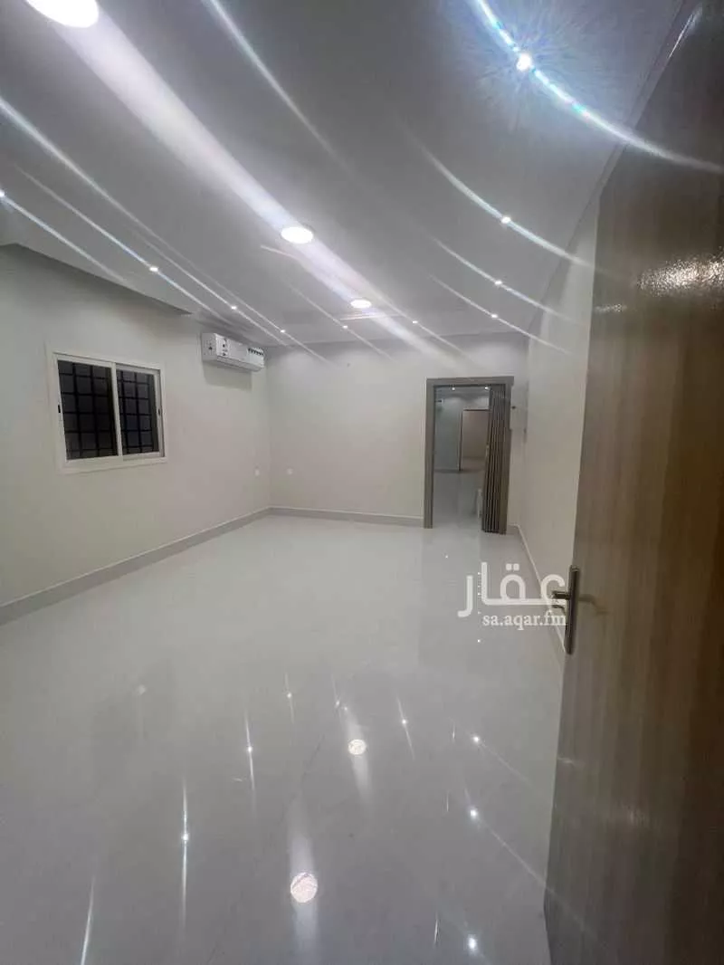 فيلا للبيع في شارع رقم 38, حي العزيزية, مدينة الرياض, منطقة الرياض 1 صورة