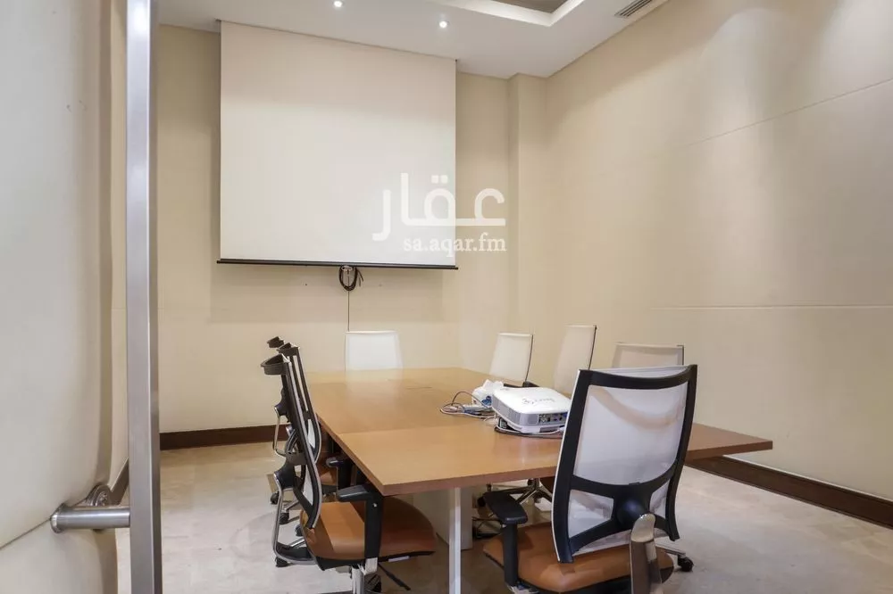 مكتب تجاري للإيجار في شارع القاضي اياس, حي الملز, مدينة الرياض, منطقة الرياض 1 صورة