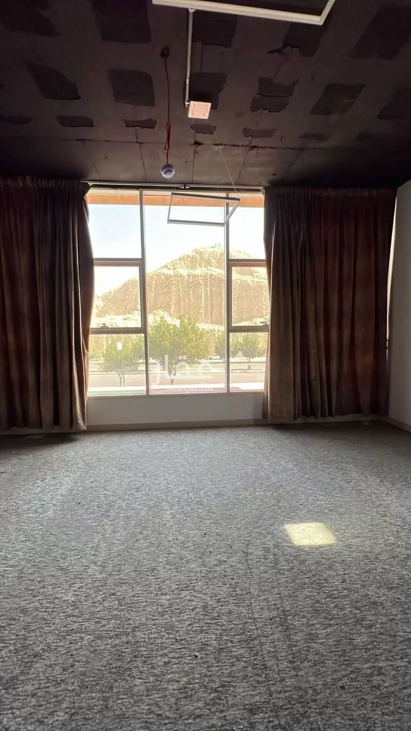 مكتب تجاري للإيجار في شارع العزيزية الفرعي, حي العزيزية, مدينة الرياض, منطقة الرياض 1 صورة