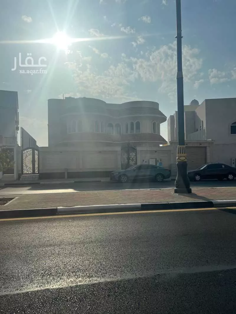 عمارة للبيع في شارع شارع ابوبكر الصديق, حي المطار, مدينة بقيق, المنطقة الشرقية 1 صورة
