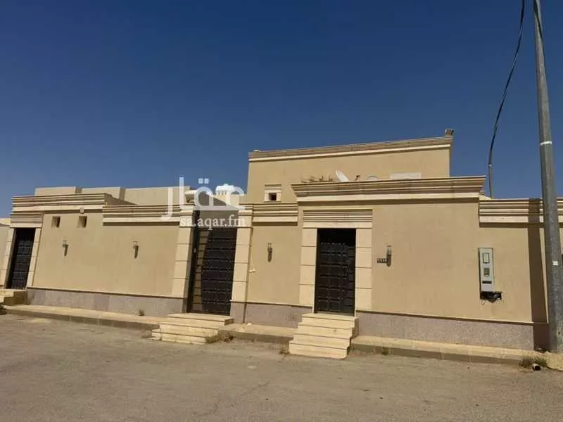 فيلا للبيع في شارع الشفاء, حي المرقب, مدينة عيون الجواء, منطقة القصيم 1 صورة