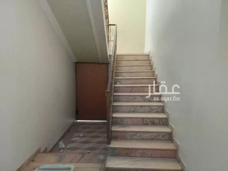 فيلا للإيجار في شارع المرقش الأصغر, حي العريجاء الغربي, مدينة الرياض, منطقة الرياض 1 صورة