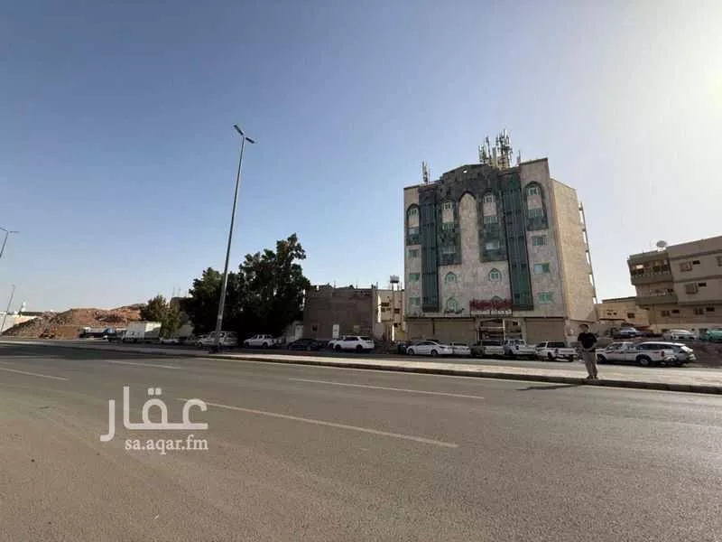 عمارة للبيع في شارع محمد بن داوود فوجي, حي السقيا, مدينة المدينه المنوره, منطقة المدينة المنورة 1 صورة