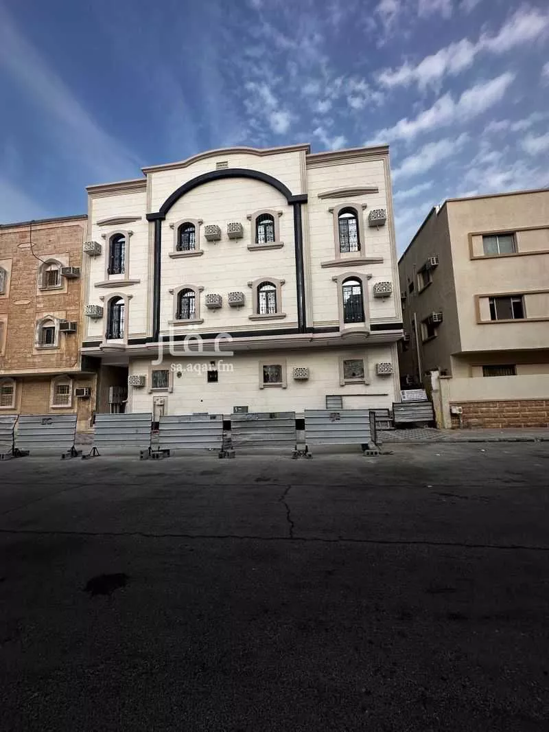 عمارة للبيع في شارع شقراء, حي الثقبة, الخبر 1 صورة