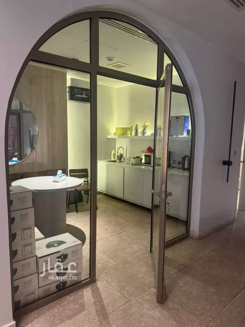 عمارة للإيجار في شارع طريق عثمان بن عفان الفرعي, حي الإزدهار, مدينة الرياض, منطقة الرياض 1 صورة