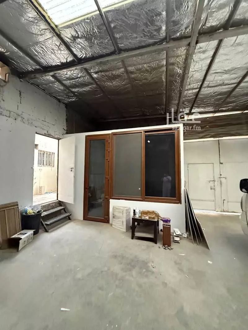 مستودع للإيجار في شارع أحمد بن تاج الأمناء, حي النسيم الغربي, مدينة الرياض, منطقة الرياض 1 صورة