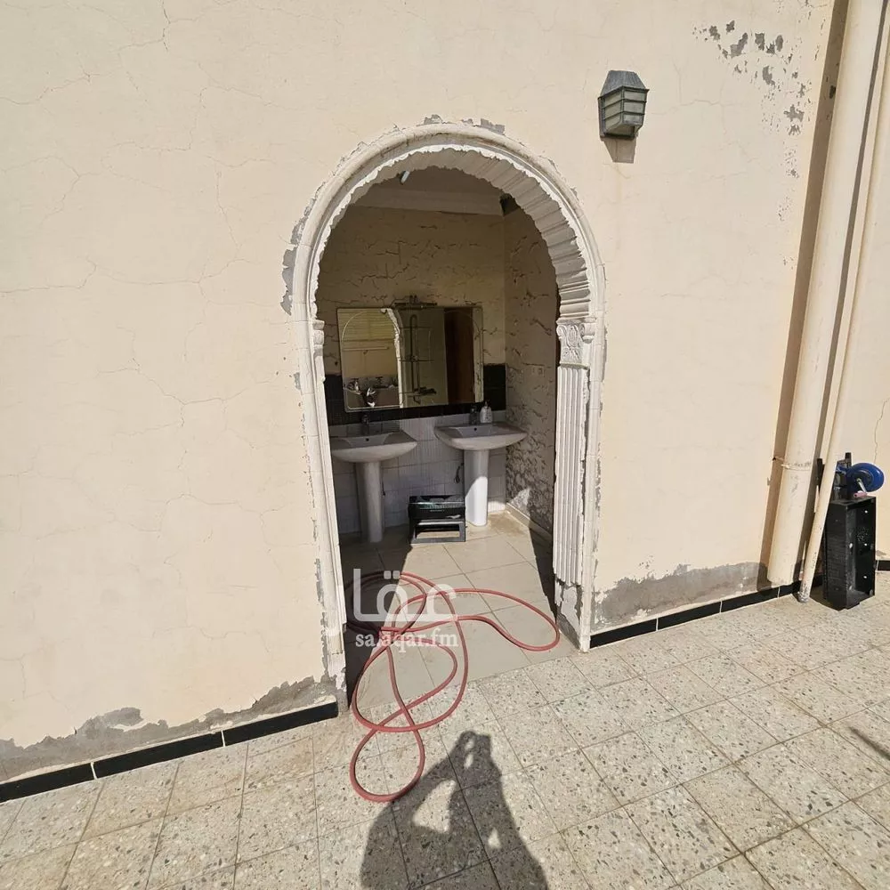 فيلا للبيع في شارع عبدالله ابن عمير, حي العريض, مدينة المدينة المنورة, منطقة المدينة المنورة 1 صورة