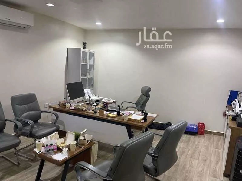 مكتب تجاري للإيجار في شارع عبدالرزاق الجيلي ، حي الملك فيصل ، الرياض ، منطقة الرياض 1 صورة