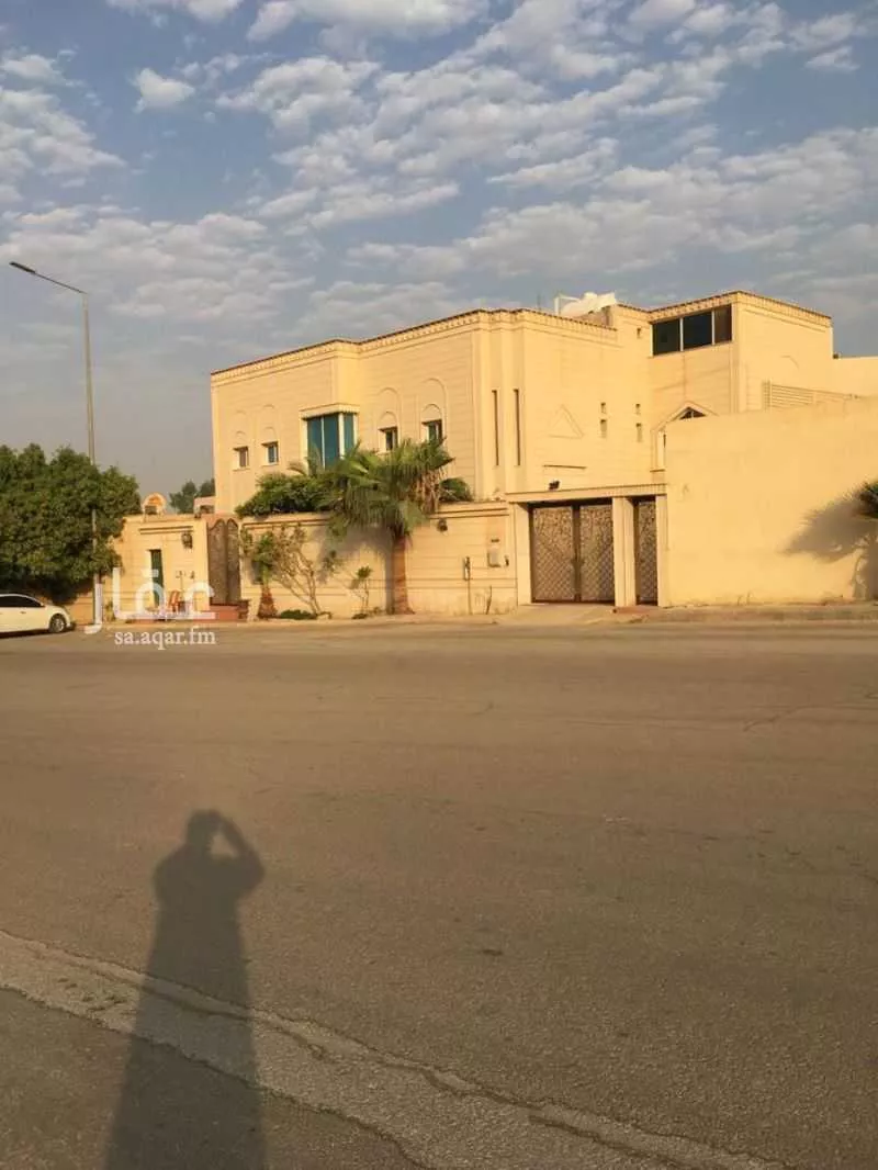 فيلا للبيع في شارع كعب بن زيد الأنصاري, حي الرائد, مدينة الرياض, منطقة الرياض 1 صورة