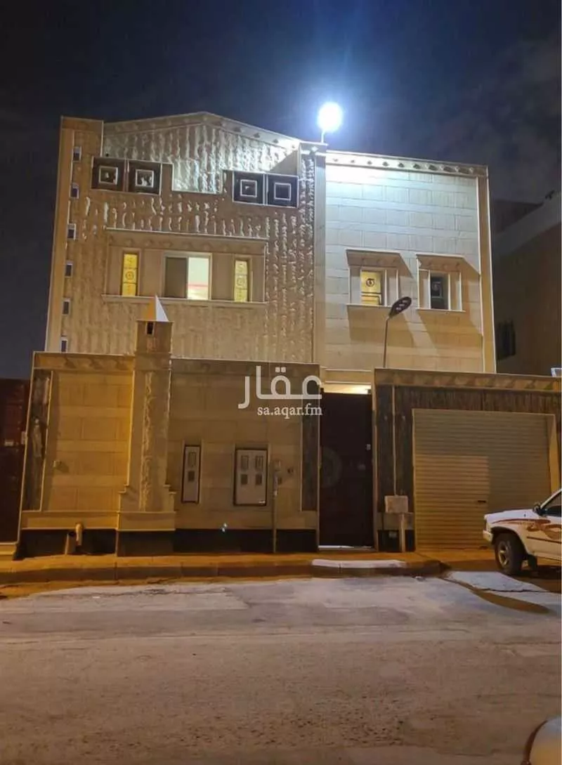 فيلا للبيع في شارع النفوذ ، حي عكاظ ، الرياض ، منطقة الرياض 1 صورة