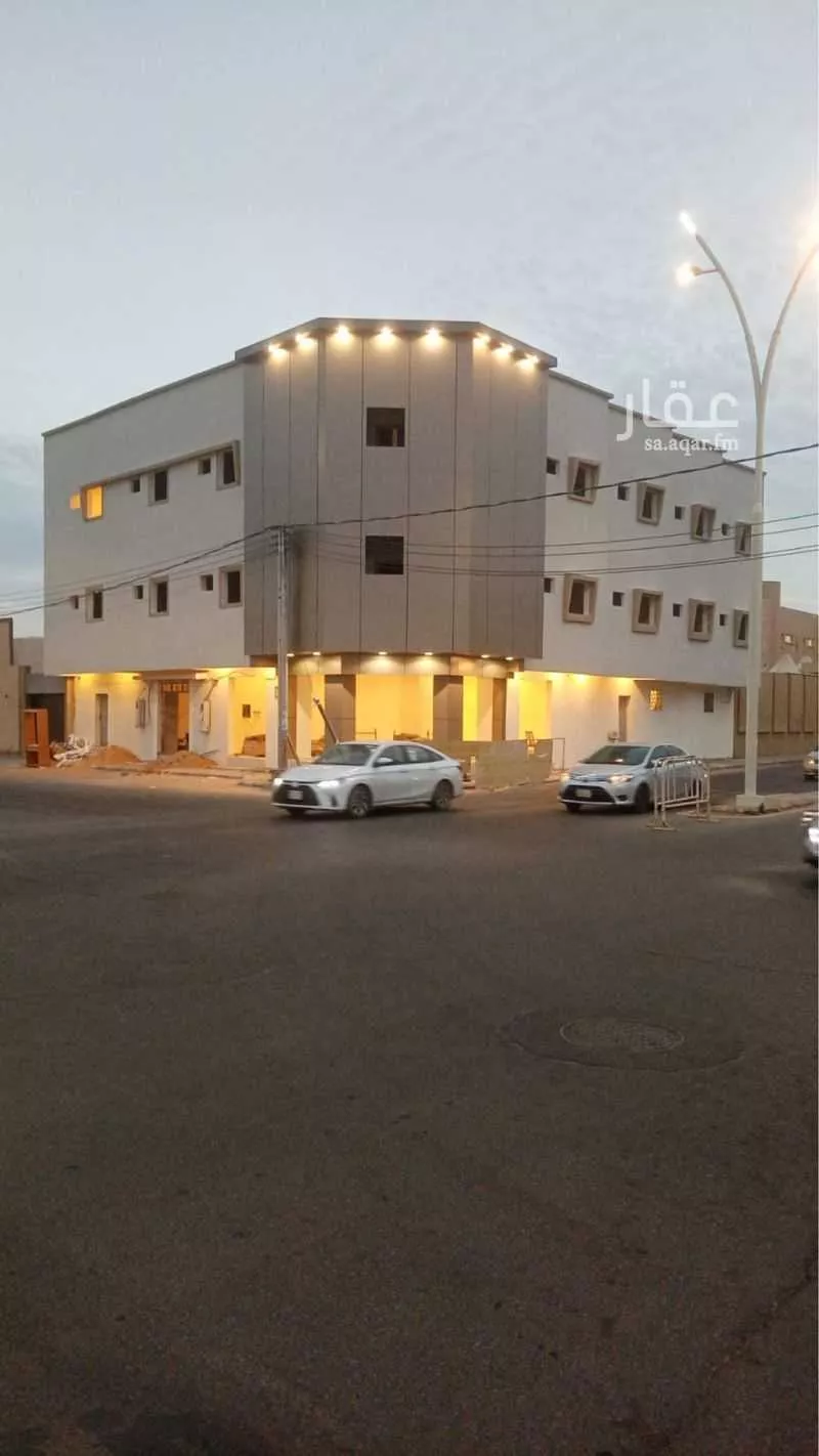 عمارة للبيع في شارع عائشة ام المؤمنين, حي العزيزية, مدينة حائل, منطقة حائل 1 صورة