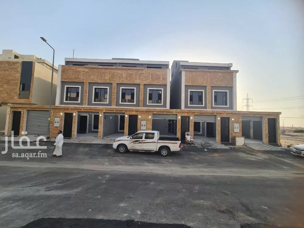 فيلا للبيع في شارع إسماعيل القيسي, حي عكاظ, مدينة الرياض, منطقة الرياض 1 صورة