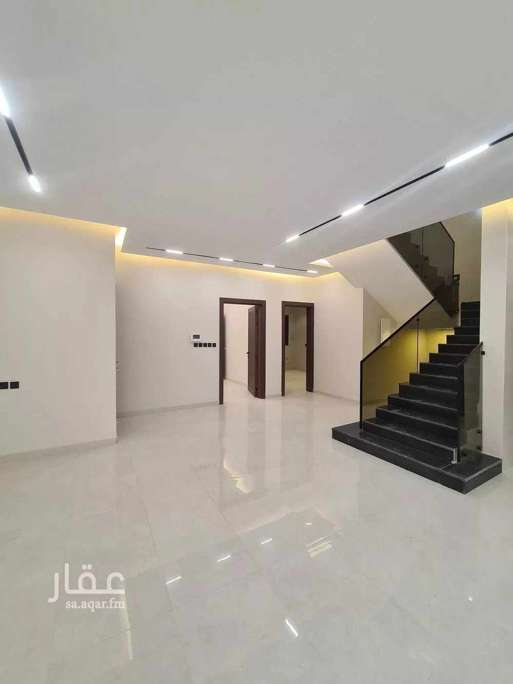 فيلا للبيع في شارع محمد الكثامي, حي العوالي, مدينة الرياض, منطقة الرياض 1 صورة