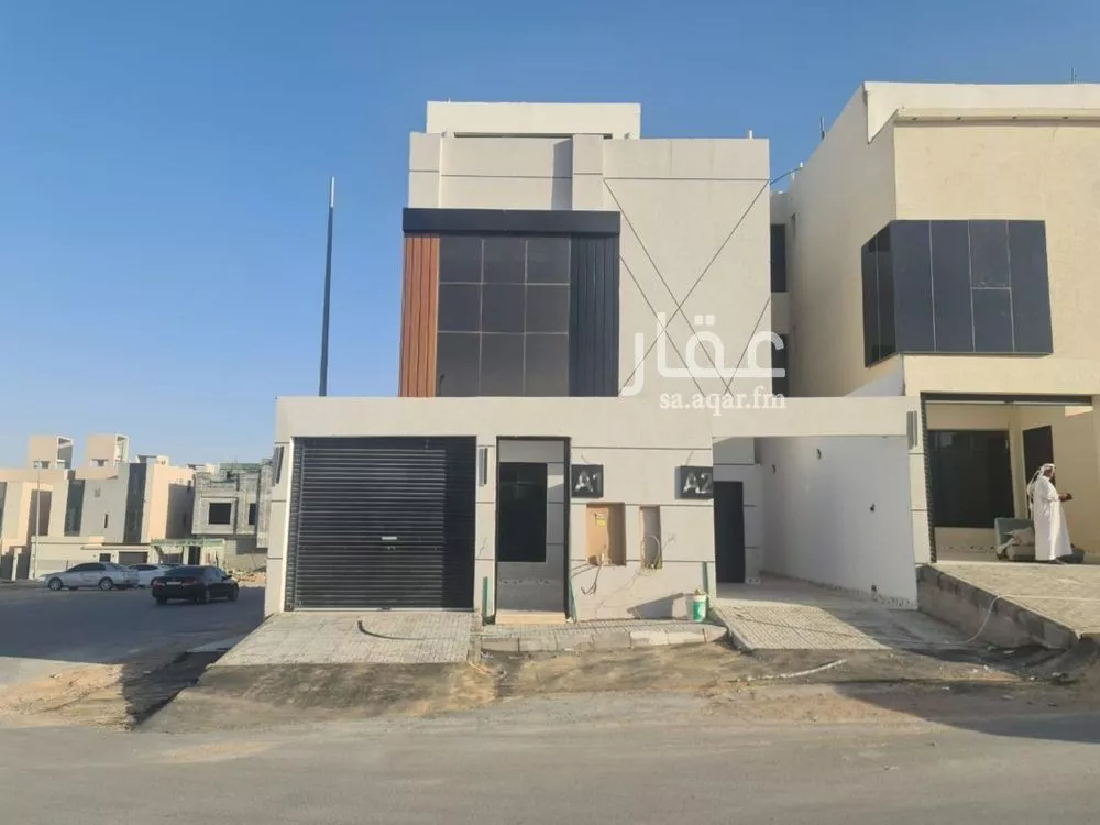 دور للبيع في شارع عبدالملك الفتني, حي بدر, مدينة الرياض, منطقة الرياض 1 صورة