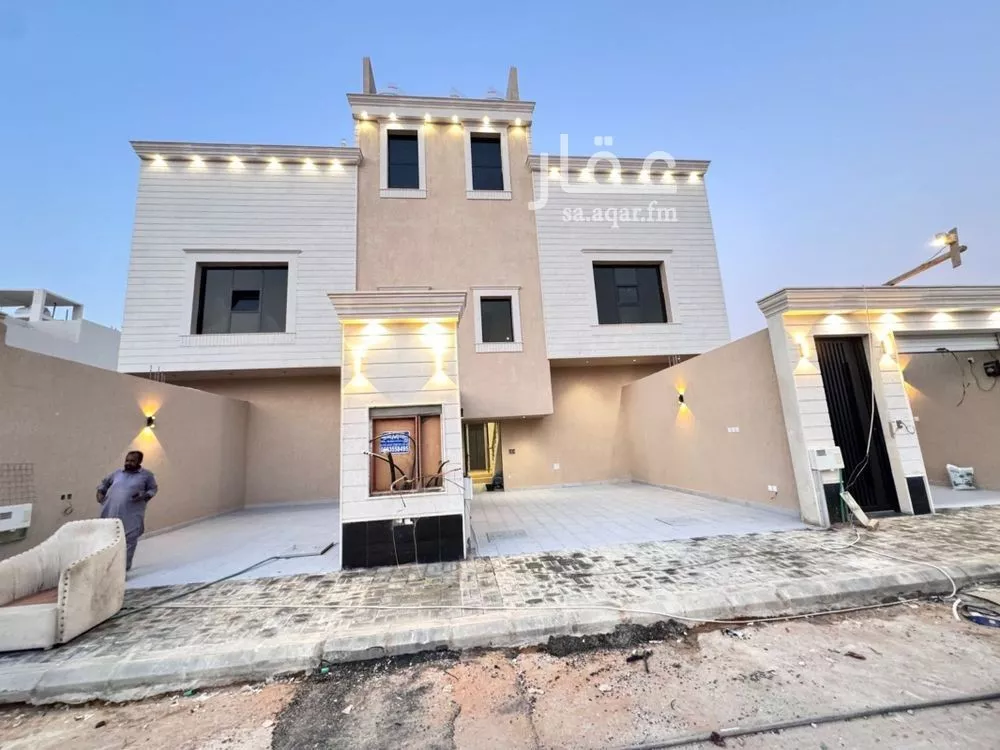 دور للبيع في شارع عبيدالله الهذلي, حي عكاظ, مدينة الرياض, منطقة الرياض 1 صورة