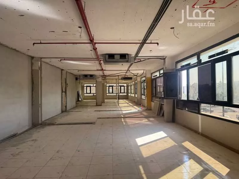 عمارة للإيجار في شارع الامير مقرن بن عبدالعزيز, حي النزهة, مدينة الرياض, منطقة الرياض 1 صورة