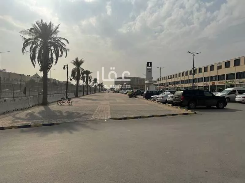 عمارة للإيجار في شارع الامير مقرن بن عبدالعزيز, حي النزهة, مدينة الرياض, منطقة الرياض 1 صورة