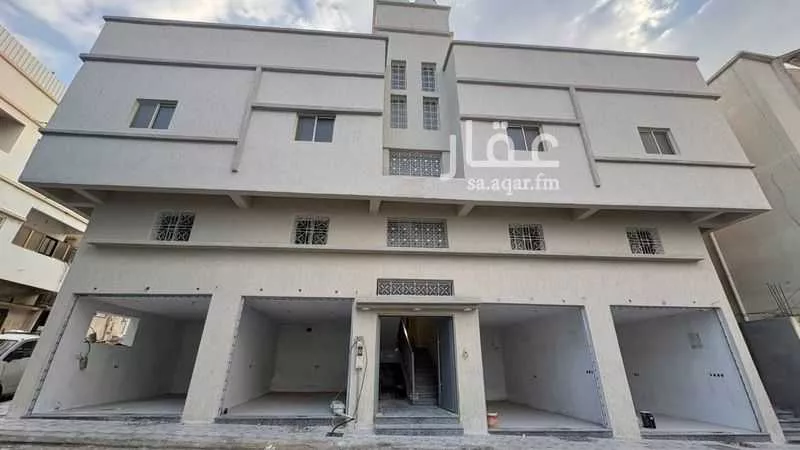 عمارة للإيجار في شارع الاريج ، حي العزيزية ، ابها ، منطقة عسير 1 صورة