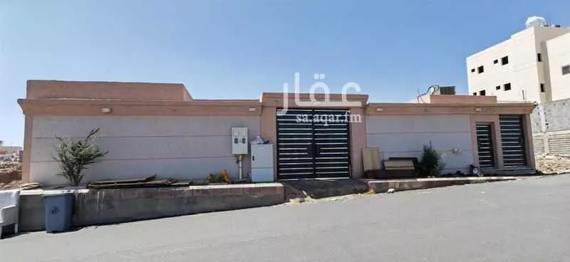 استراحة للبيع في شارع ابراهيم بن هلال بن علي, حي العاقول, مدينة المدينه المنوره, منطقة المدينة المنورة 1 صورة