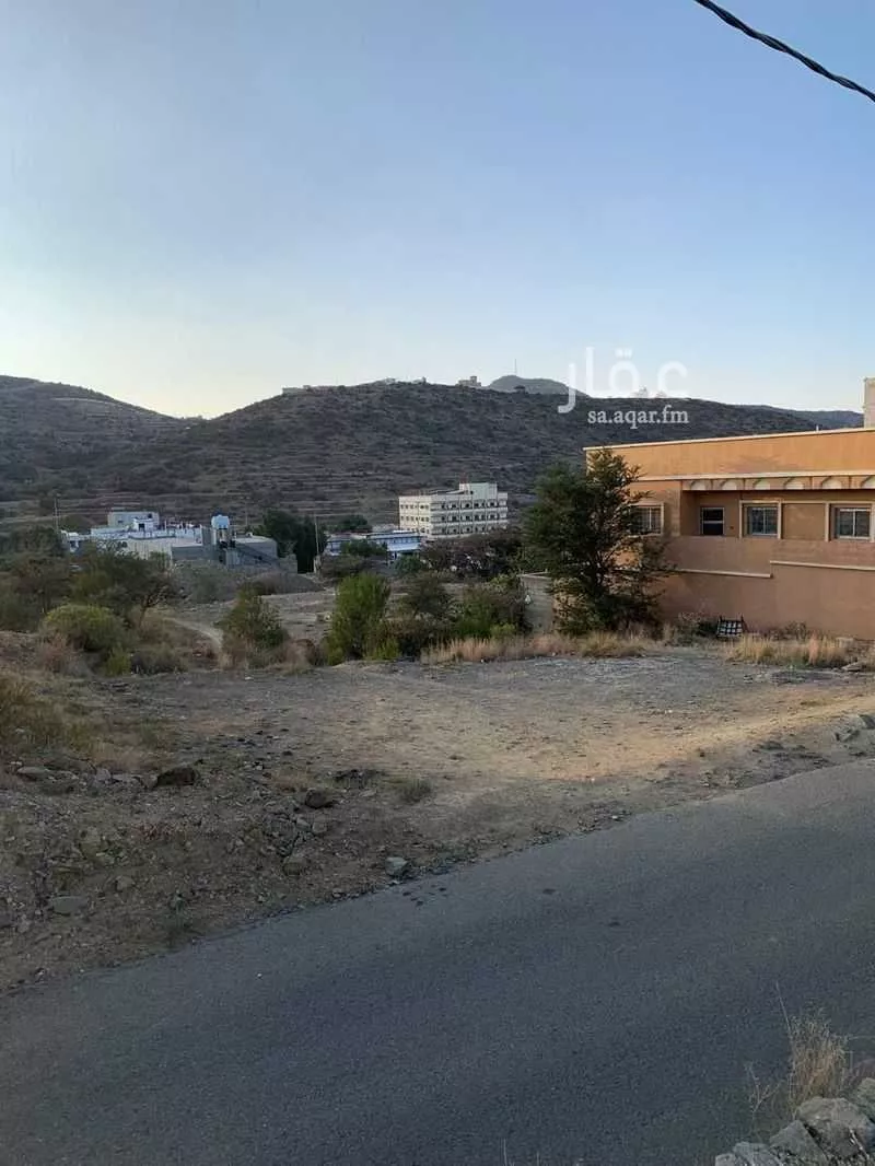 أرض للبيع في شارع عبدالله بن عباس ، حي السلامة ، بللسمر ، منطقة عسير 1 صورة