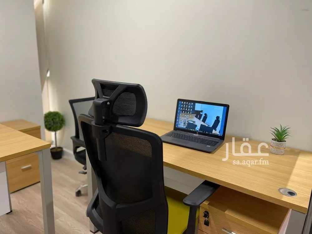 مكتب تجاري للإيجار في شارع أغادير, حي الملك عبدالعزيز, مدينة الرياض, منطقة الرياض 1 صورة