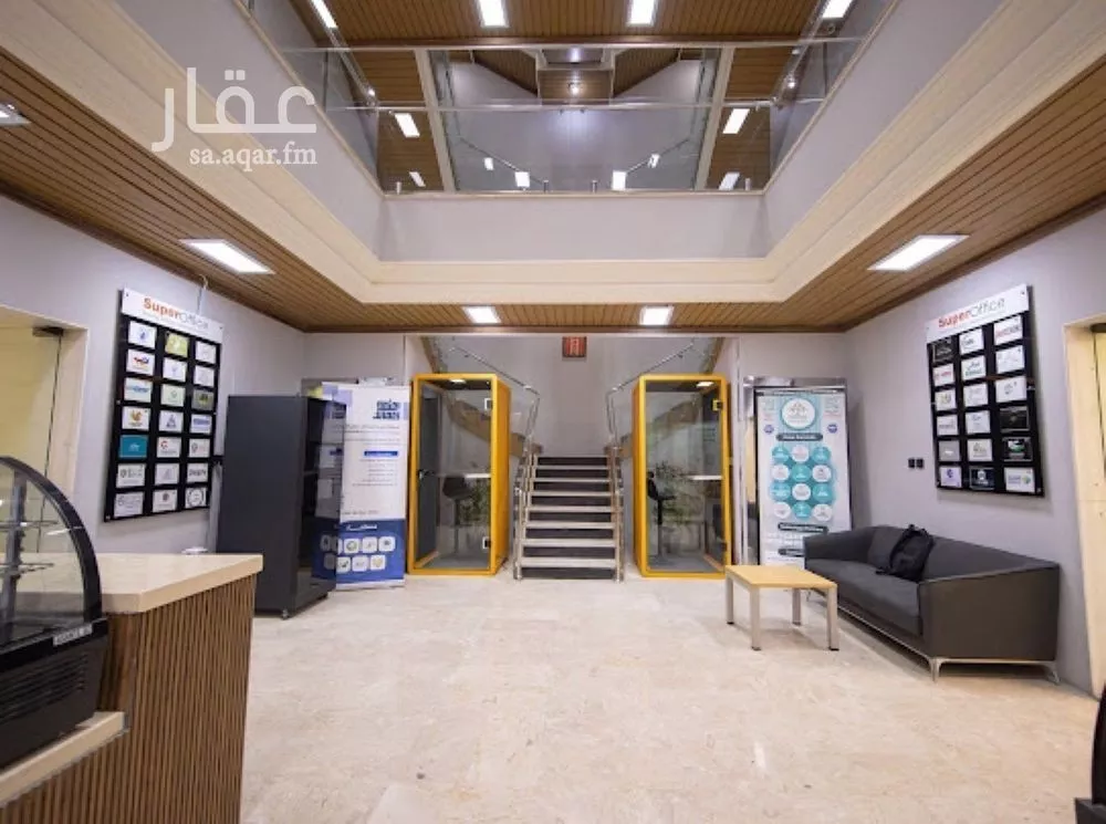 مكتب تجاري للإيجار في شارع أغادير, حي الملك عبدالعزيز, مدينة الرياض, منطقة الرياض 1 صورة
