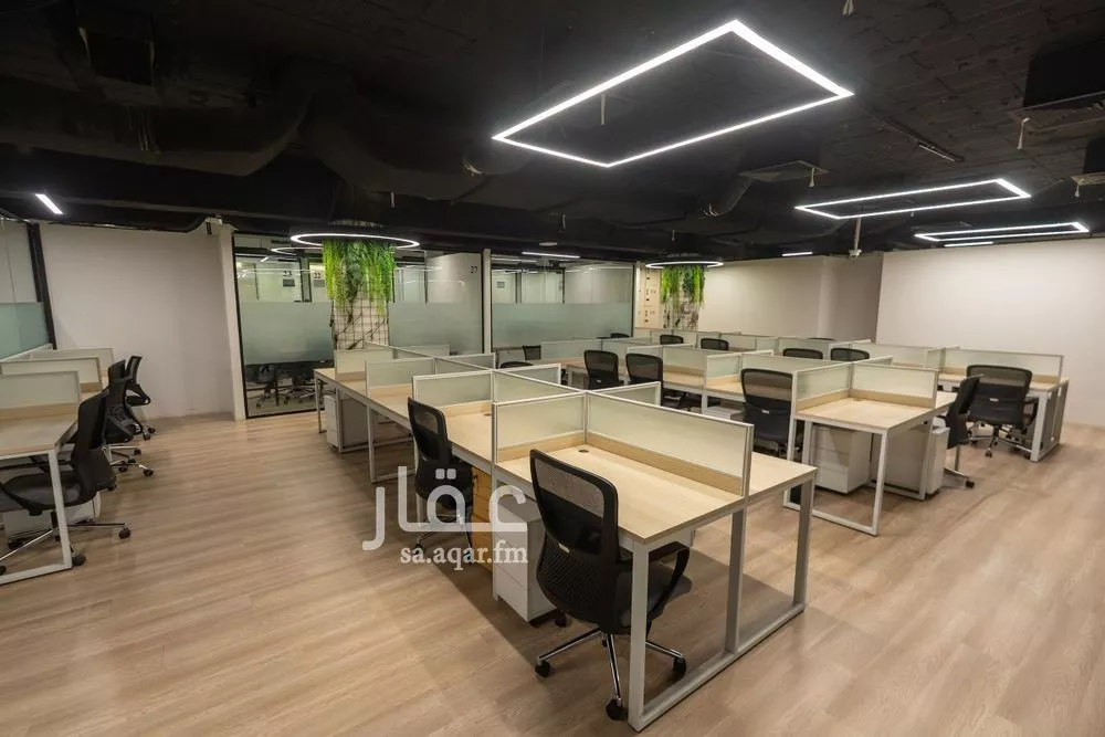 مكتب تجاري للإيجار في شارع أغادير, حي الملك عبدالعزيز, مدينة الرياض, منطقة الرياض 1 صورة