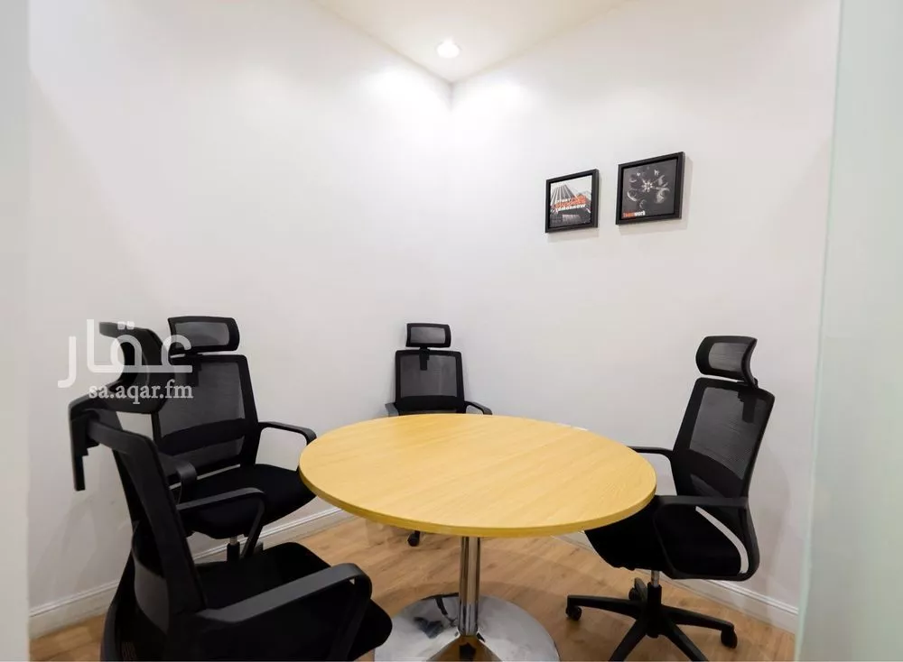 مكتب تجاري للإيجار في شارع الملك عبدالعزيز ابن عبدالرحمن سعود الفرعي, حي العارض, مدينة الرياض, منطقة الرياض 1 صورة