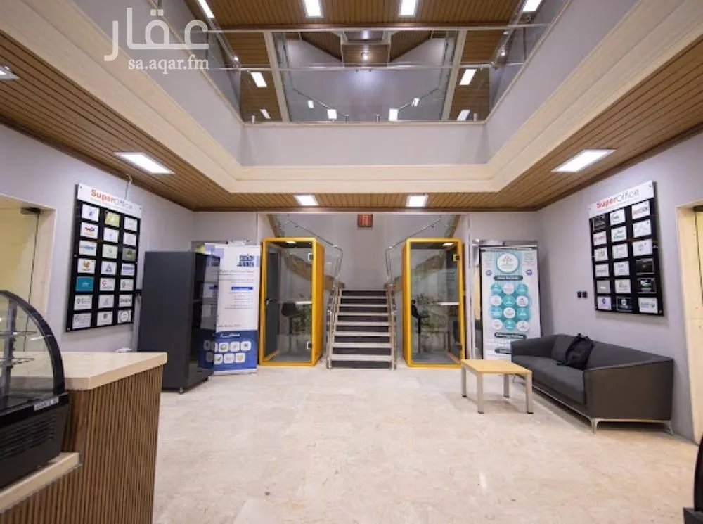 مكتب تجاري للإيجار في شارع أغادير, حي الملك عبدالعزيز, مدينة الرياض, منطقة الرياض 1 صورة