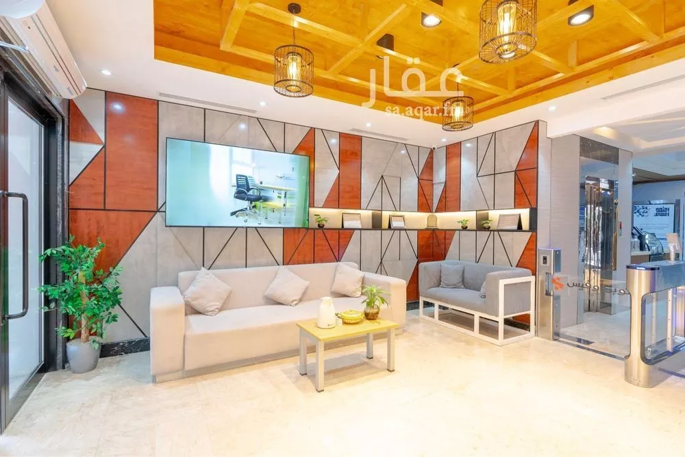مكتب تجاري للإيجار في شارع أغادير, حي الملك عبدالعزيز, مدينة الرياض, منطقة الرياض 1 صورة
