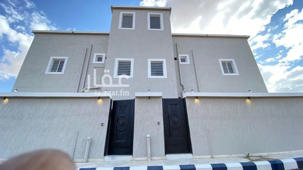 فيلا للبيع في شارع ابراهيم الاحيدب, حي الروضة, مدينة نجران, منطقة نجران 1 صورة