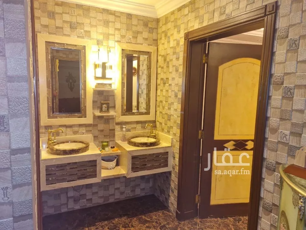 فيلا للبيع في شارع المضمار, حي الوادي, مدينة الرياض, منطقة الرياض 1 صورة