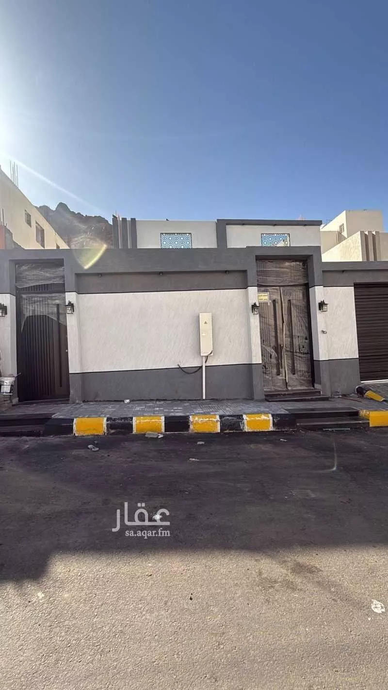 دور للبيع في شارع عبدالجليل ابن ابي اسعد, حي السلام, مدينة المدينة المنورة, منطقة المدينة المنورة 1 صورة