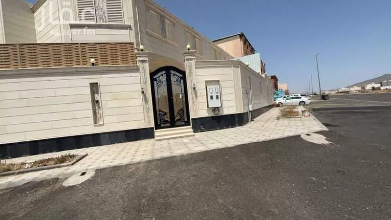 دور للبيع في شارع ربيعه بن رقيع التميمي, حي الدفاع, مدينة المدينه المنوره, منطقة المدينة المنورة 1 صورة