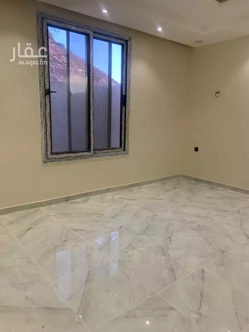 عمارة للإيجار في شارع انس بن قتاده, حي جبل أحد, مدينة المدينه المنوره, منطقة المدينة المنورة 1 صورة