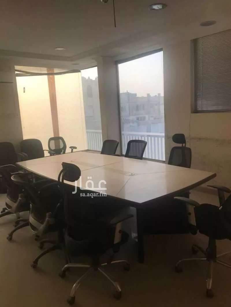 عمارة للإيجار في شارع شارع ابوبكر الصديق, حي المطار, مدينة بقيق, المنطقة الشرقية 1 صورة