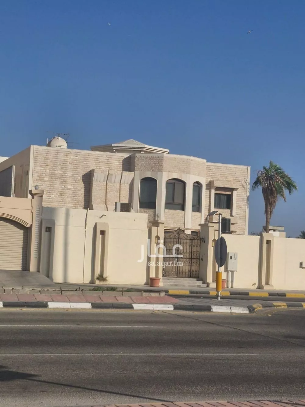 بيت للبيع في شارع الفيروز, حي الجوهرة, الدمام 1 صورة