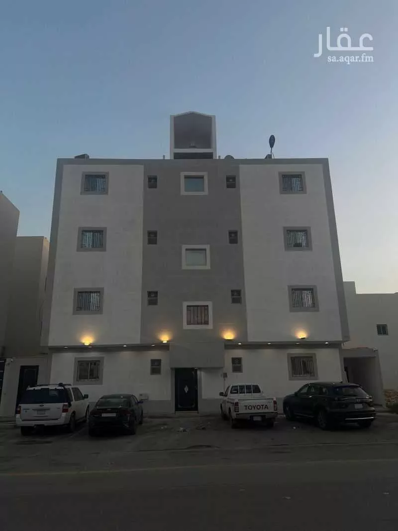 عمارة للبيع في شارع جبل الدخان ، حي ظهرة لبن ، الرياض ، منطقة الرياض 1 صورة