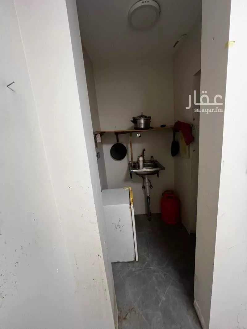 غرفة للإيجار في شارع أبي القاسم الشريف ، حي الحمراء ، الرياض ، منطقة الرياض 1 صورة