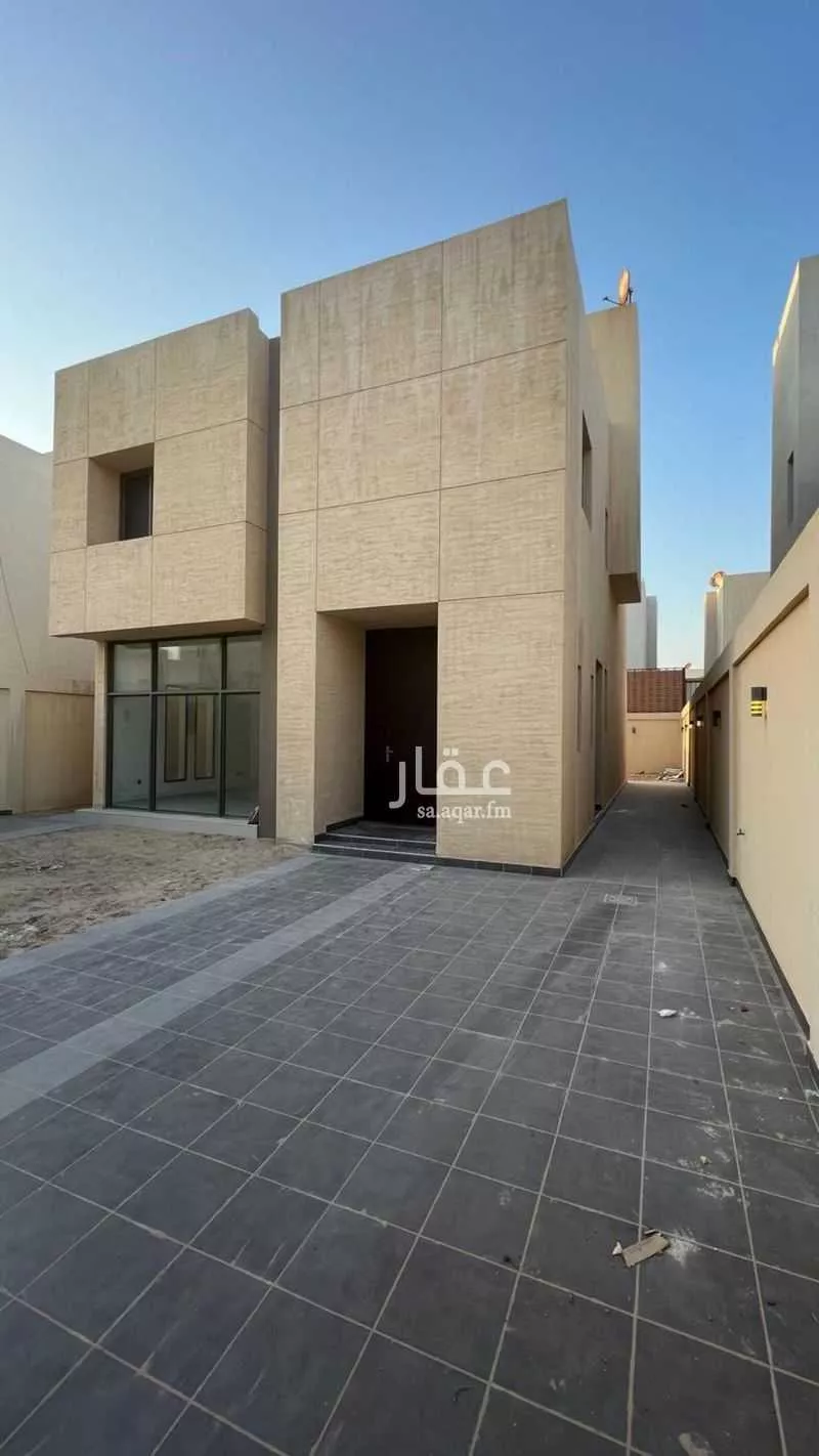 فيلا للبيع في شارع العطر, حي الأمواج, مدينة الخبر, المنطقة الشرقية 1 صورة