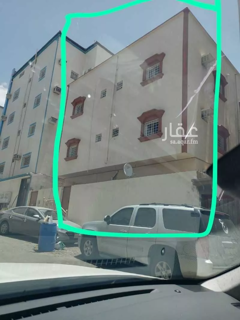 عمارة للبيع في شارع حنيظل ، حي المحالة ، ابها ، منطقة عسير 1 صورة