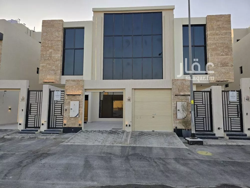 فيلا للبيع في شارع أبي عبدالله الصقلي, حي عكاظ, مدينة الرياض, منطقة الرياض 1 صورة