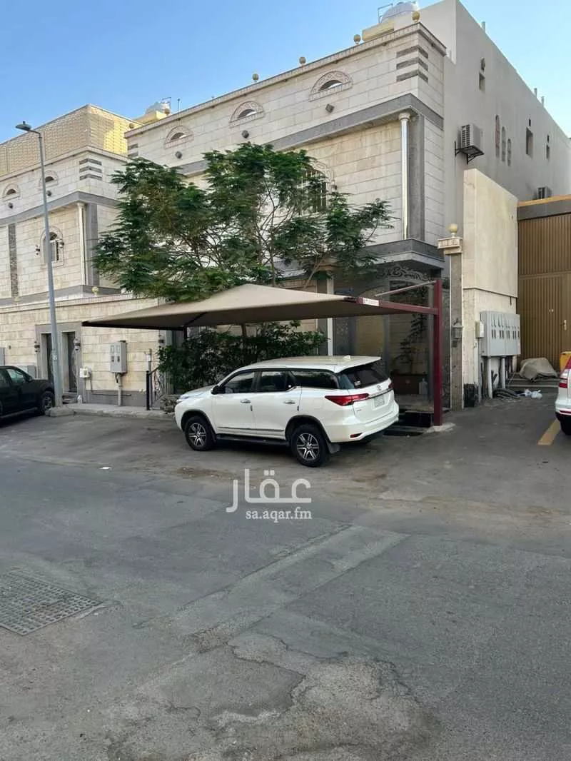 فيلا للبيع في شارع الكدمي, حي الصالحية, مدينة جدة, منطقة مكة المكرمة 1 صورة