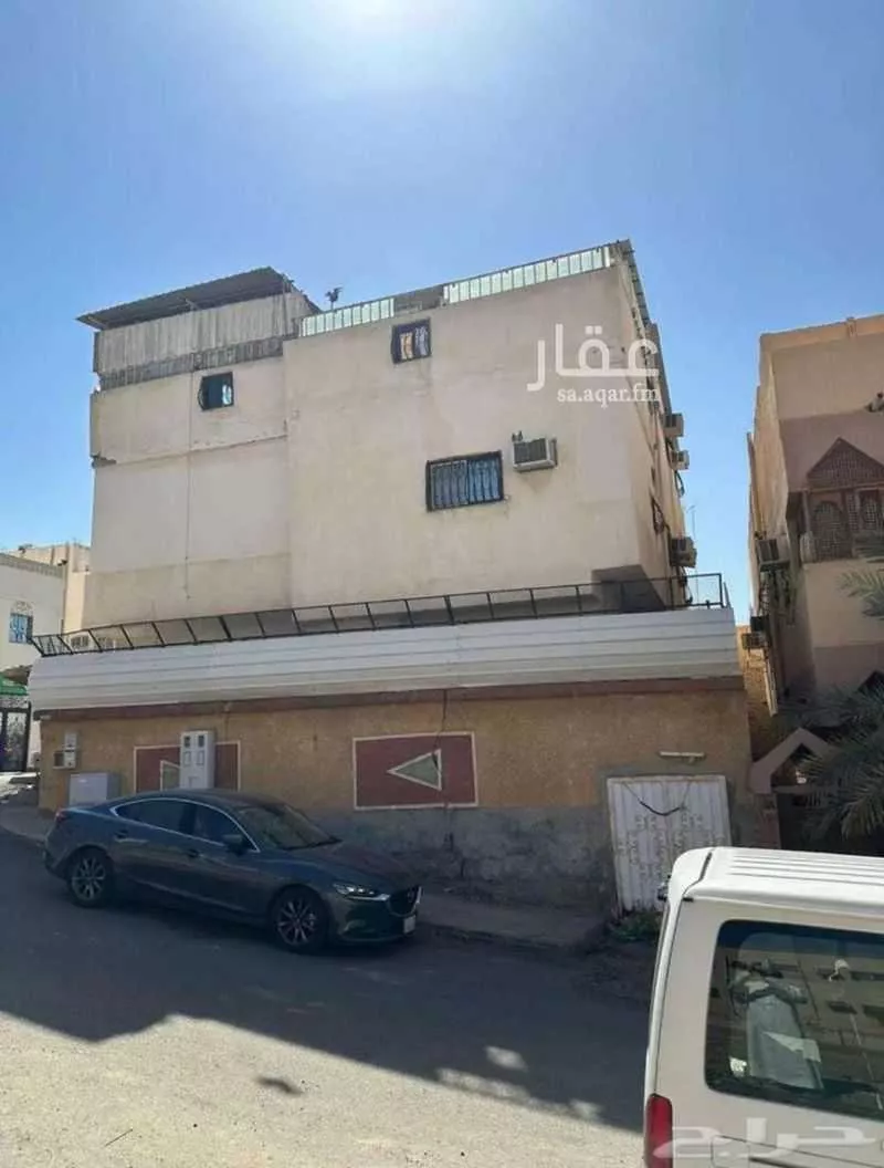 عمارة للبيع في شارع عبدالمؤمن ابن عبدالحق الحنبلي, حي التلعة, مدينة المدينة المنورة, منطقة المدينة المنورة 1 صورة