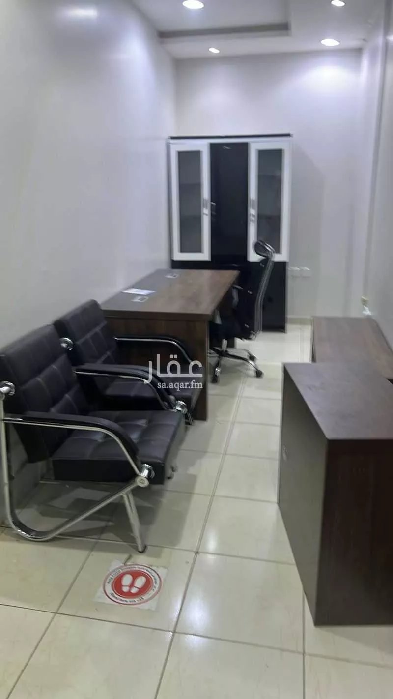 مكتب تجاري للإيجار في شارع الصحابة, حي اليرموك, مدينة الرياض, منطقة الرياض 1 صورة
