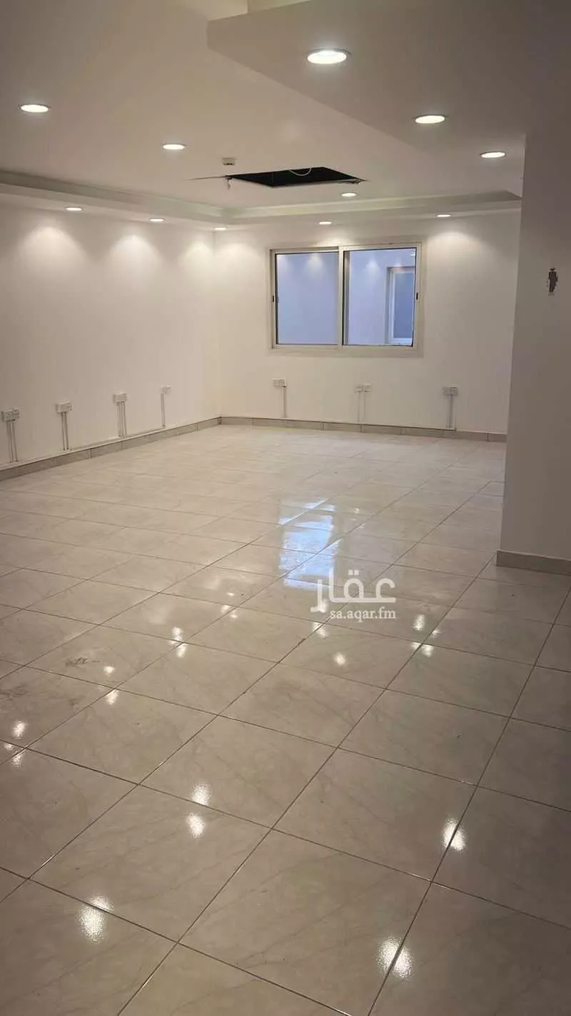 مكتب تجاري للإيجار في شارع طريق الامير محمد بن سعد بن عبد العزيز, حي الملقا, مدينة الرياض, منطقة الرياض 1 صورة