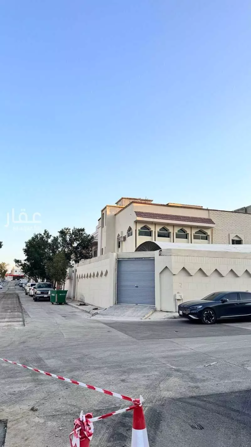 فيلا للبيع في شارع شرف الدين بن بدران, حي السويدي, مدينة الرياض, منطقة الرياض 1 صورة