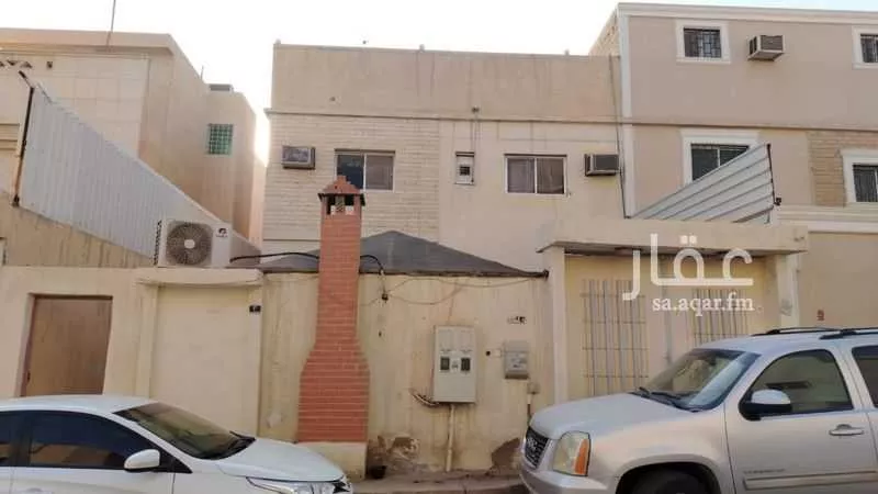 فيلا للبيع في شارع نجم الدين الأيوبي, حي الربوة, مدينة الرياض, منطقة الرياض 1 صورة