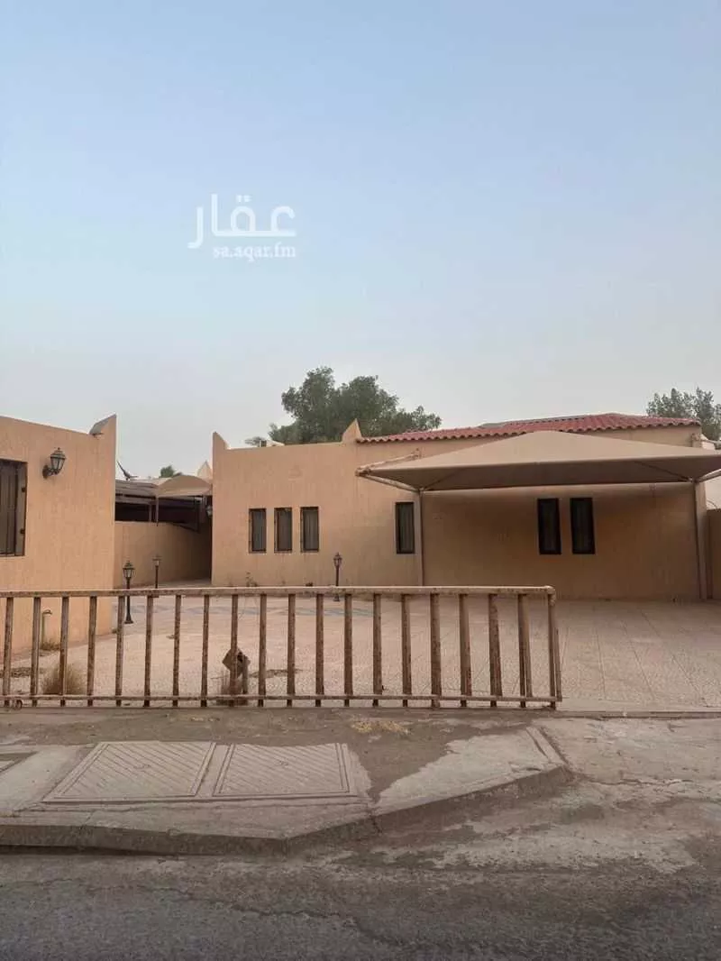 فيلا للبيع في شارع الدمام 45, حي شاطئ نصف القمر, مدينة الدمام, المنطقة الشرقية 1 صورة